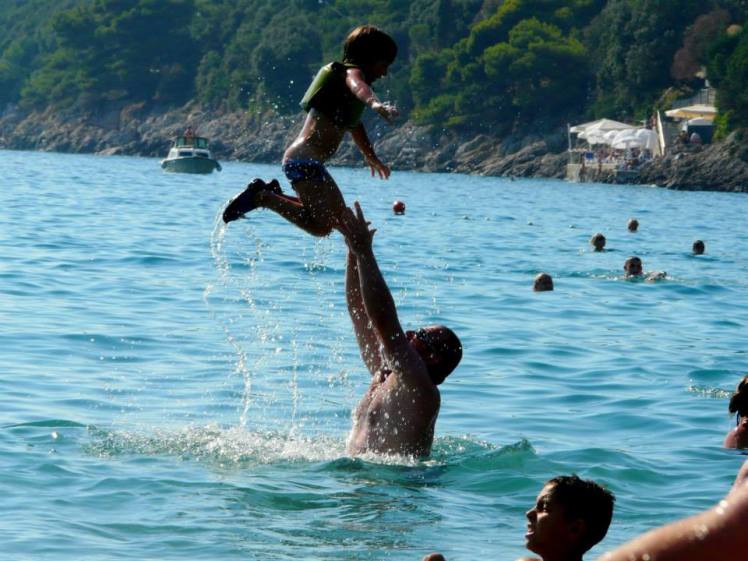 996046_10202348100534561_1838219707_n